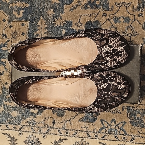 Vince Camuto Ellen Flats - Picture 1 of 4